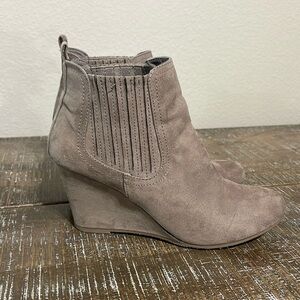 Merona Suede Heeled Bootie Size 7.5